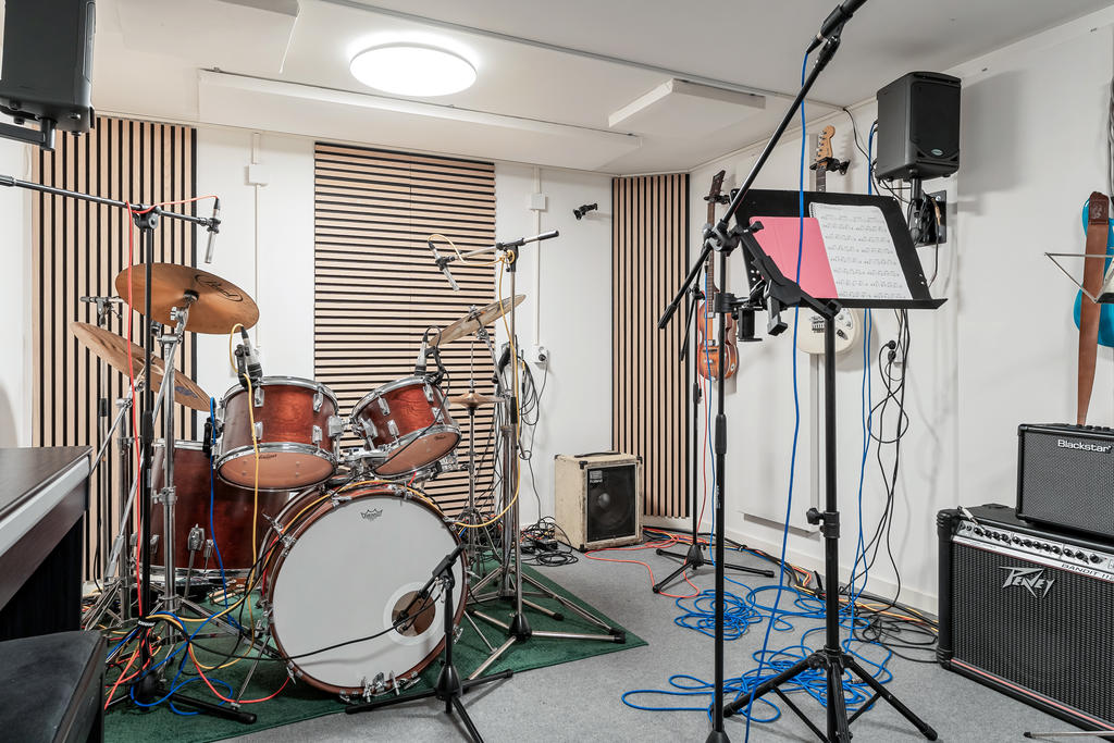 Hobbyrum i källaren omgjord till studio.