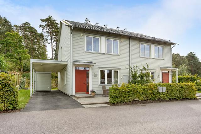 Detta inflyttningsklara boende ligger natur och havsnära med cykelavstånd till det mesta