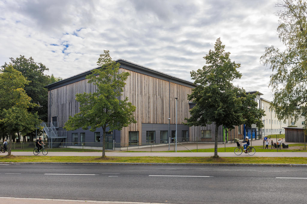 Västerstrandsskolan F-6 samt fritids finns nära 