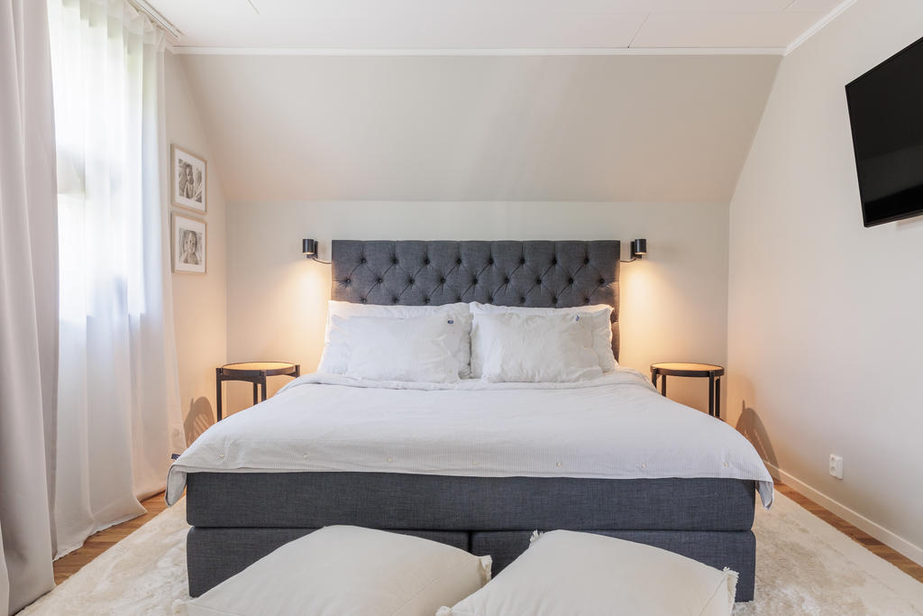 Plats till dubbelsäng och sängbord (3)
