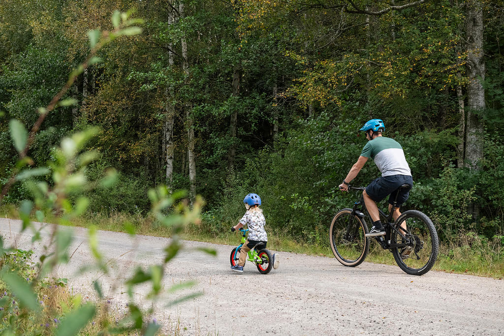 Gång och cykelavstånd till sjö.