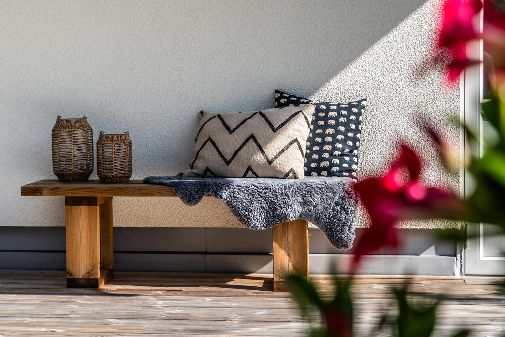 Liten sittplats utanför altandörren