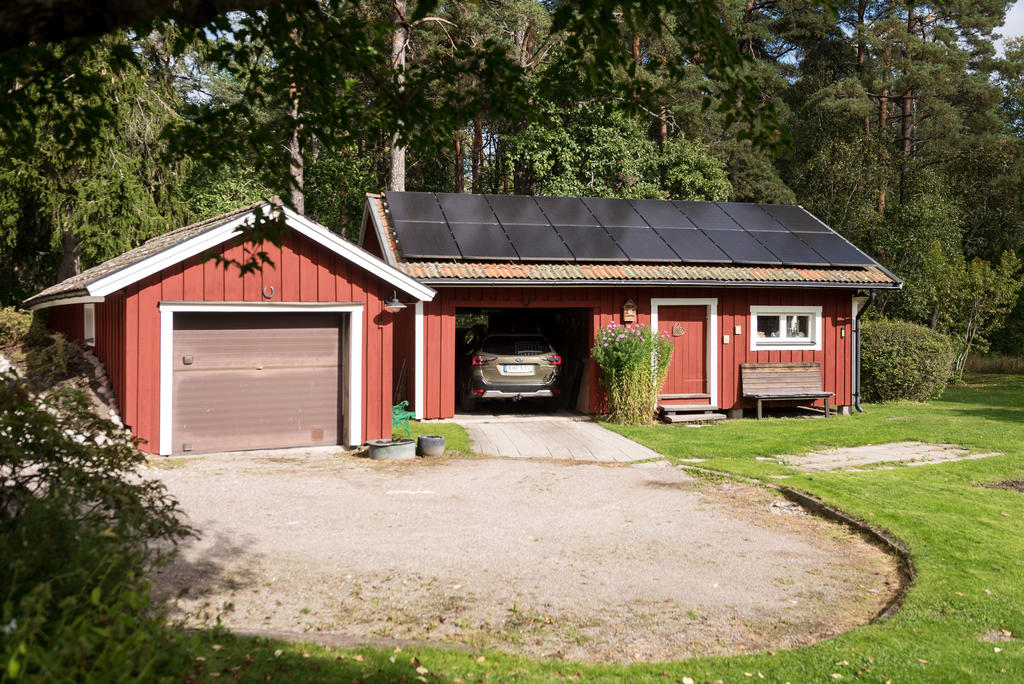 Garage och carport.