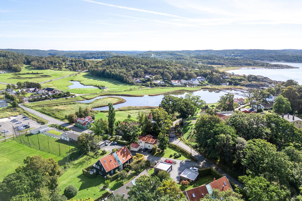 Både golf & salta bad på bara några minuters promenad från bostaden