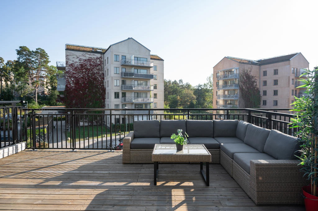 Stor terrass i bästa solläge