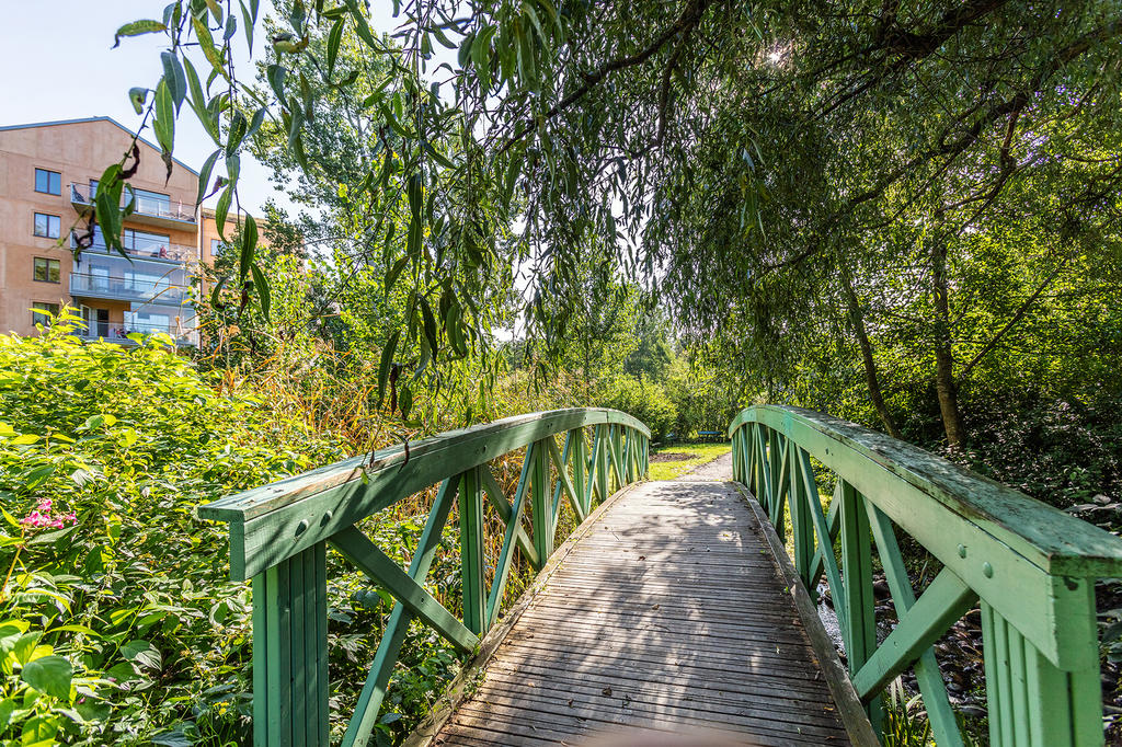 På Ulvsättragränd bor du granne vackra Kallhällsparken
