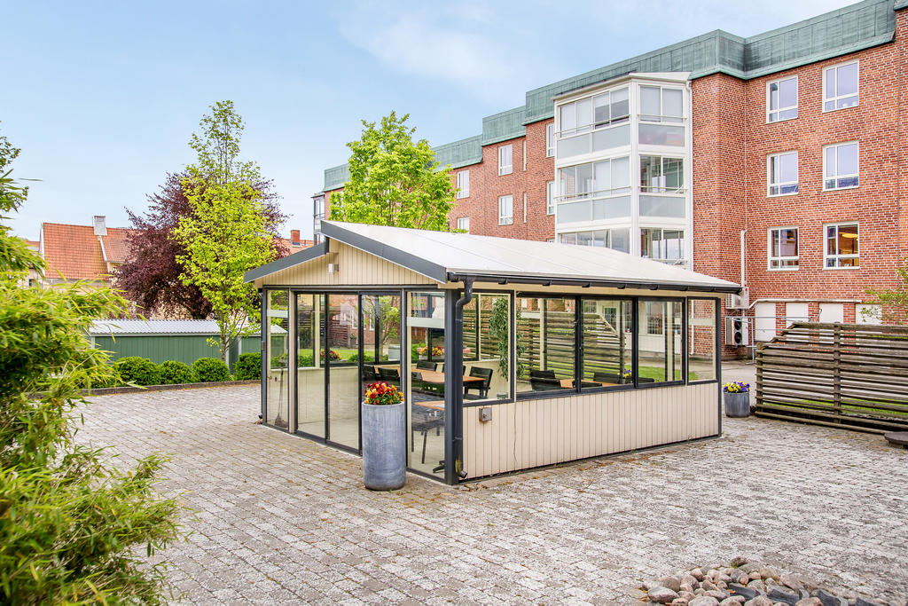 Gemensamt inglasat uterum på innergården