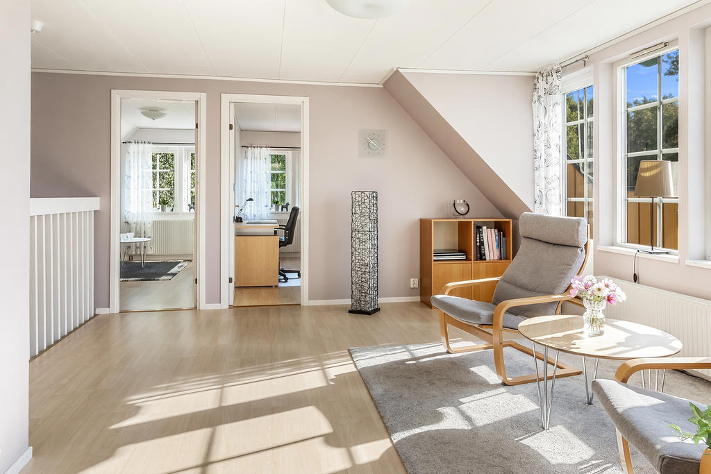 Allrum på övre plan med härligt ljusinsläpp