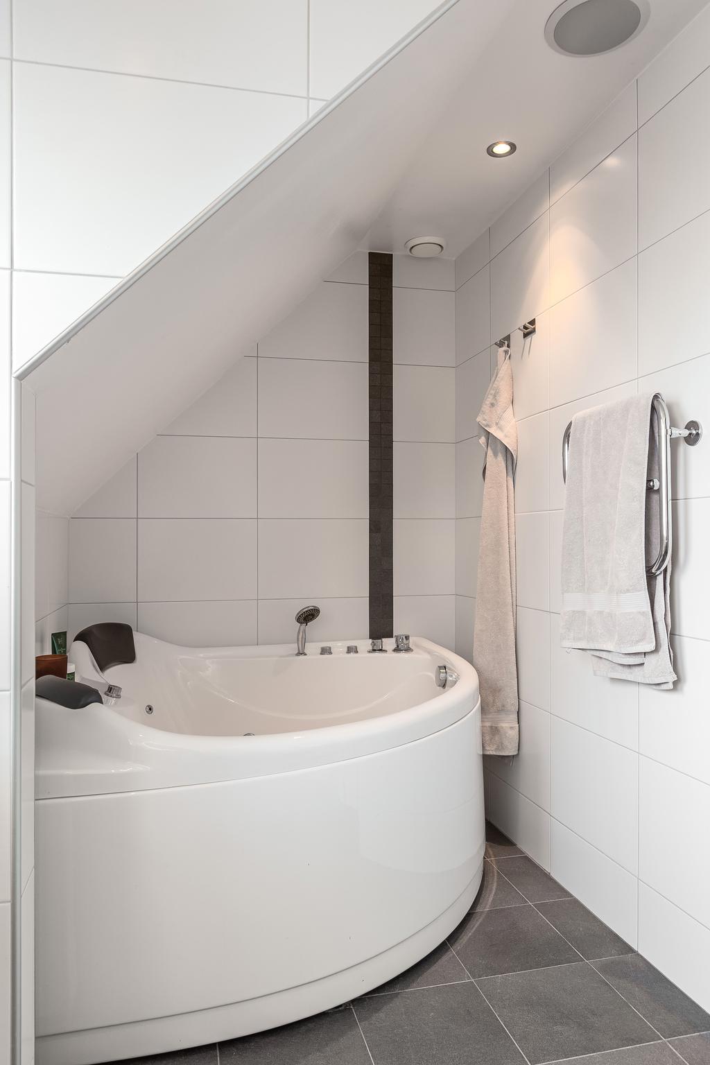 Bubbelbadkar med plats för två personer. 