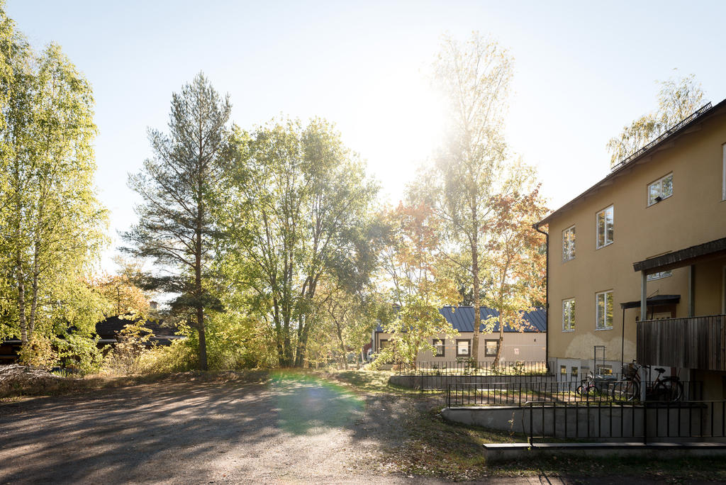 Framsida med gårdsplan