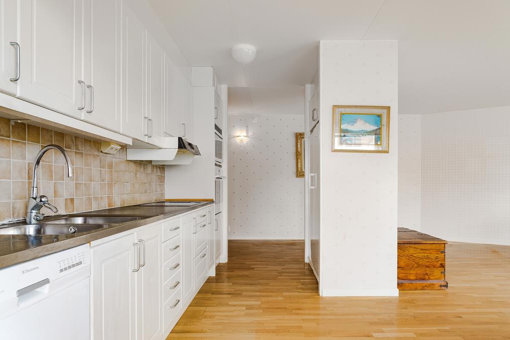 Ljust och välutrustat kök