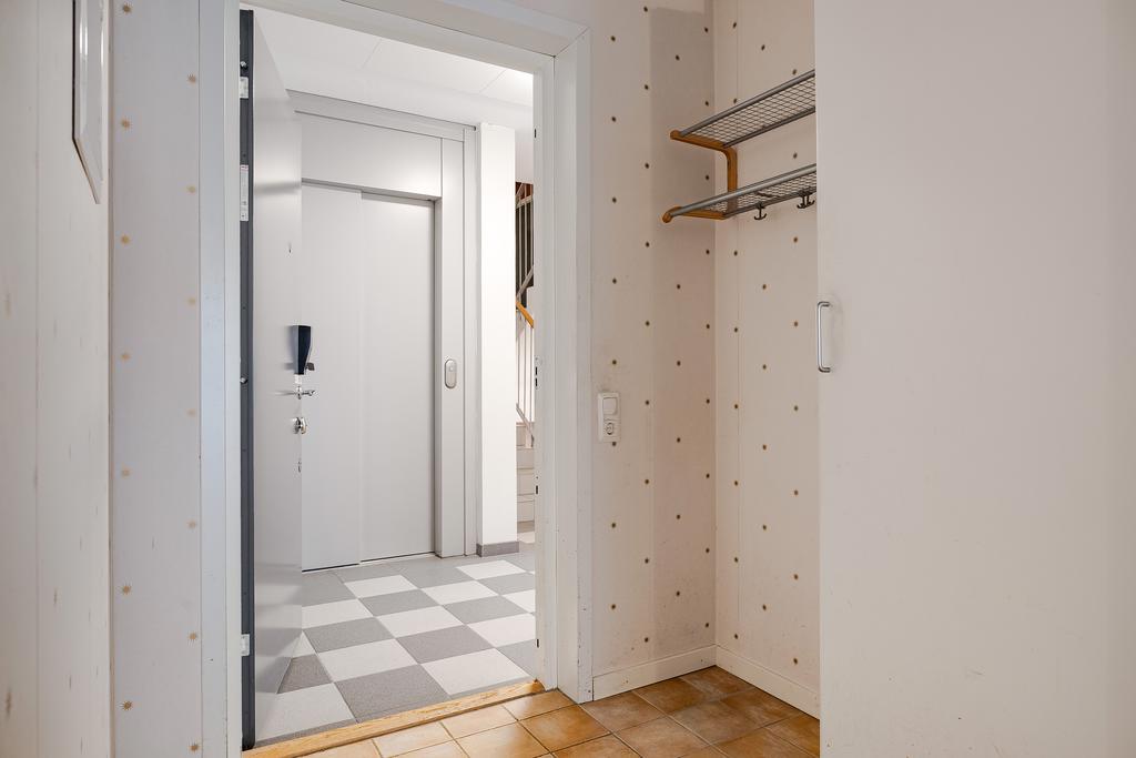 Hall med både avhängningsmöjligheter och garderob