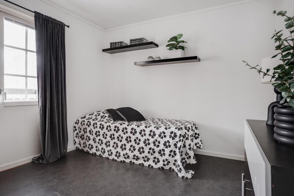 Sovrum 3 på över plan med utgång till balkong