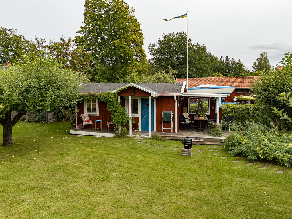 Gäststuga med uteplats