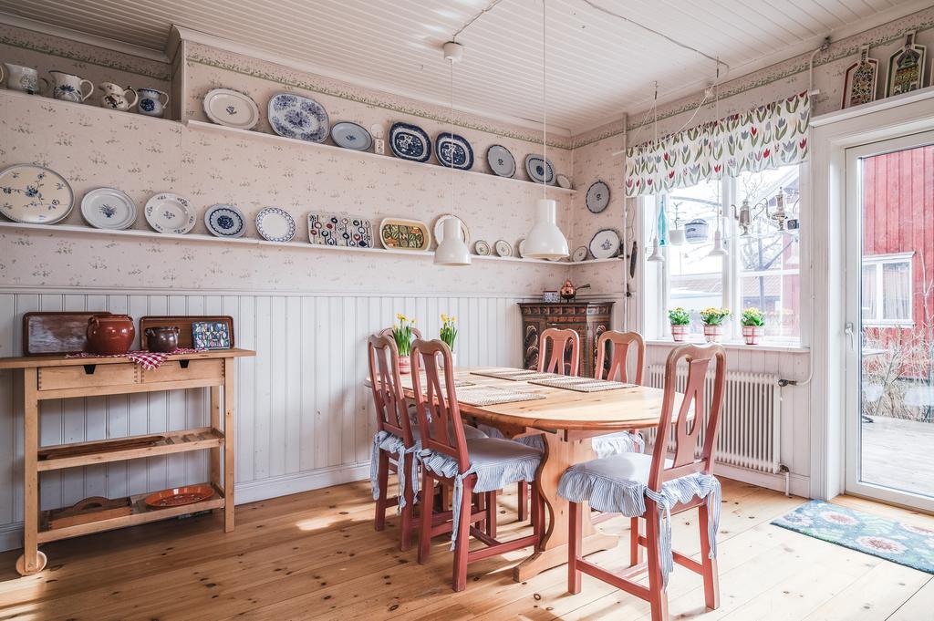 Här ryms en matplats för sex personer