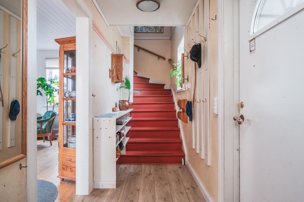 Vy mot trappen till övervåningen
