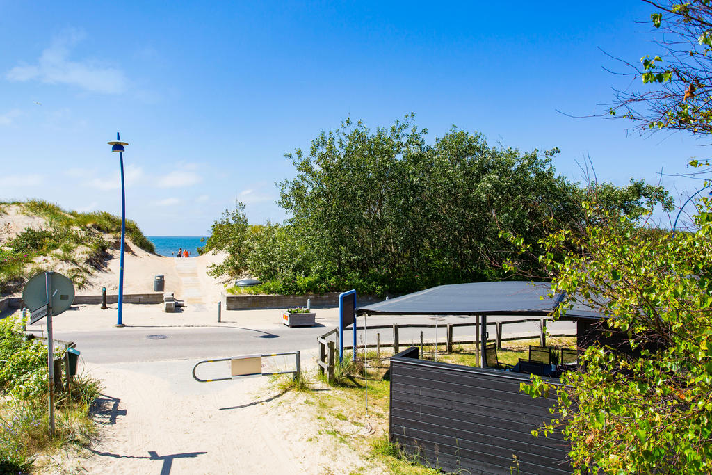 Från området Knölaberget mot stranden