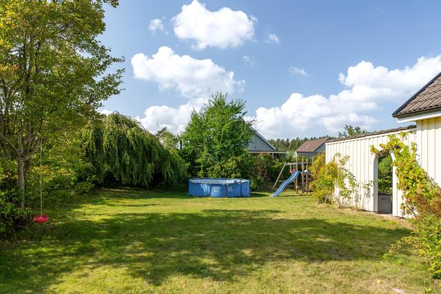 Lummig, barnvänlig tomt med gott om utrymme