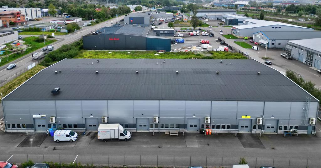 Lokal B uthyres - port nummer 2 räknat från höger