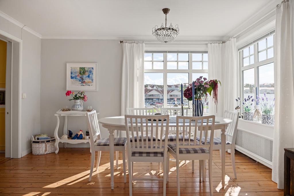 Gammalt trägolv som ger huset karaktär