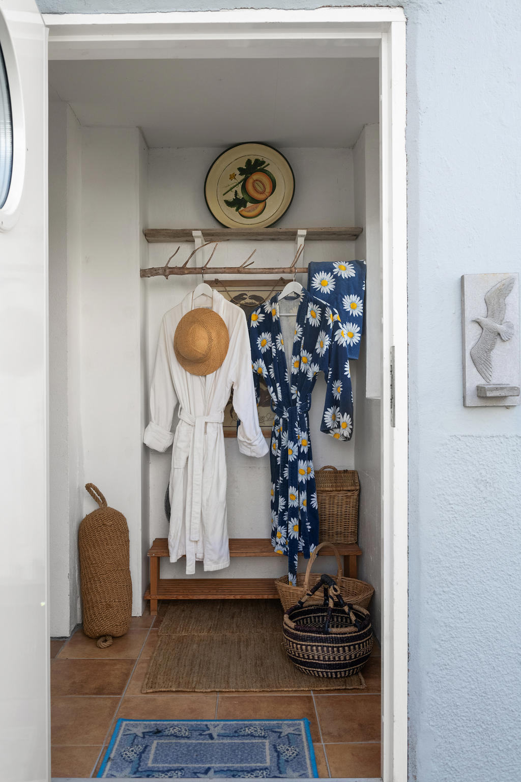 Nedre plan med egen entré