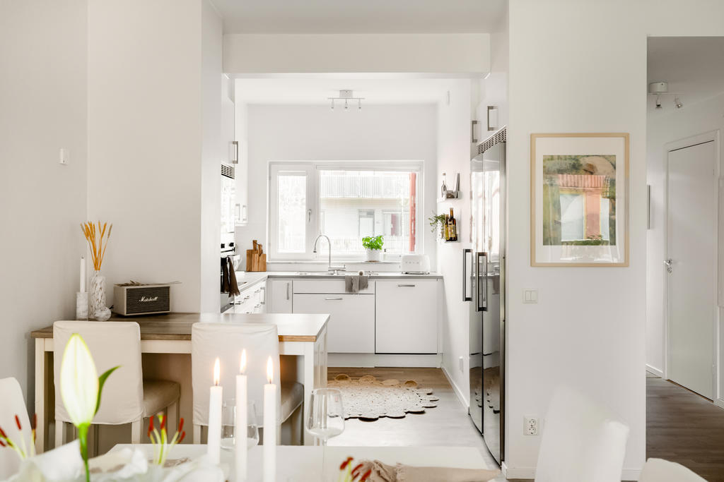 Stora fönster släpper in bra med ljus