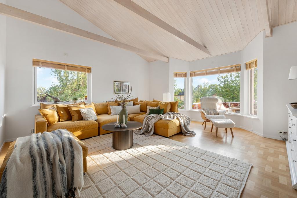Varmt välkommen till "Villa Söderliden 16" med ett högt fint läge i Skärsätra på Lidingö