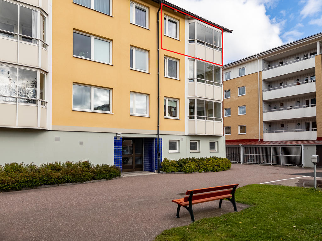 Högst upp med inglasad balkong