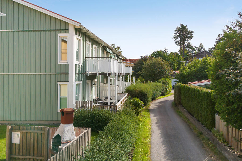 Härligt bostadsområde med många gångvägar och grillplats för föreningen 