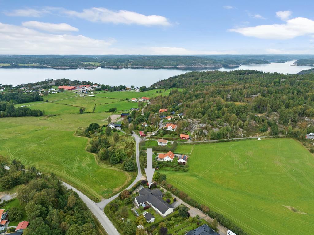 Här bor ni nära vackra promenadstråk och nära badplats!