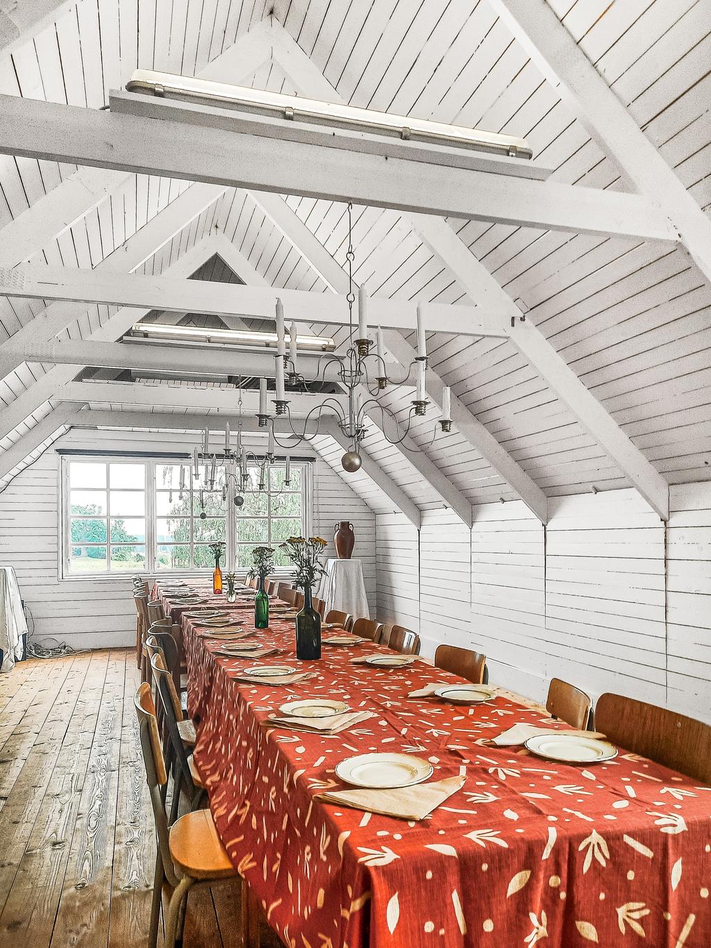 Iordninggjort loft på ladan. Säljarens bild