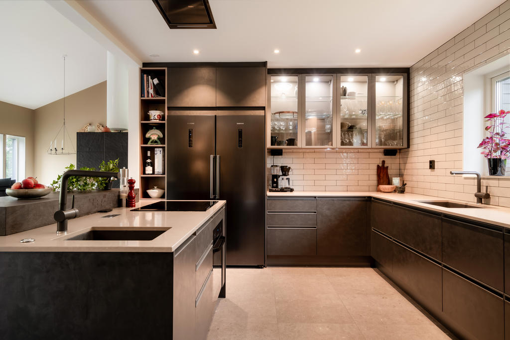 Svart, grått och granit i harmoni