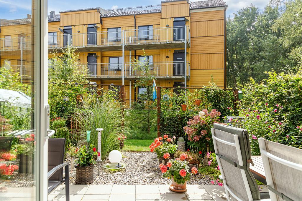 Välkomna ut! Här finns det en markis installerad för en extra privat sfär 