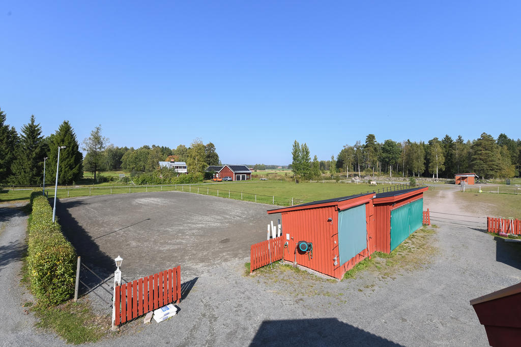 Ridbana och hagar