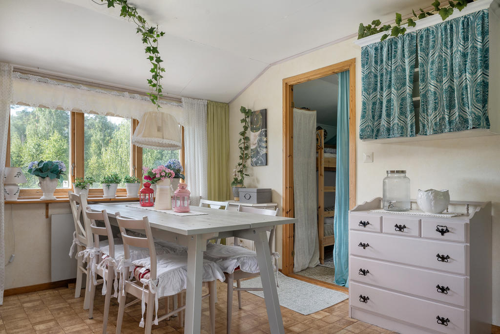 Matplats röda huset.