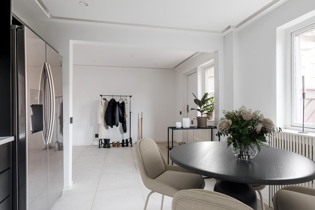 Plats för matbord finns ifall man inte vill ha köksön