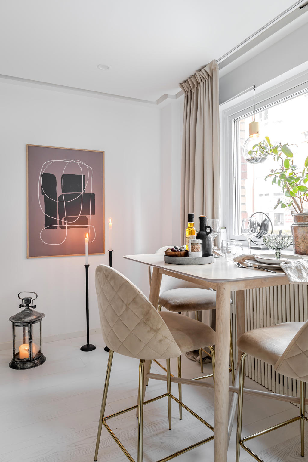 Plats för matbord i vardagsrummet
