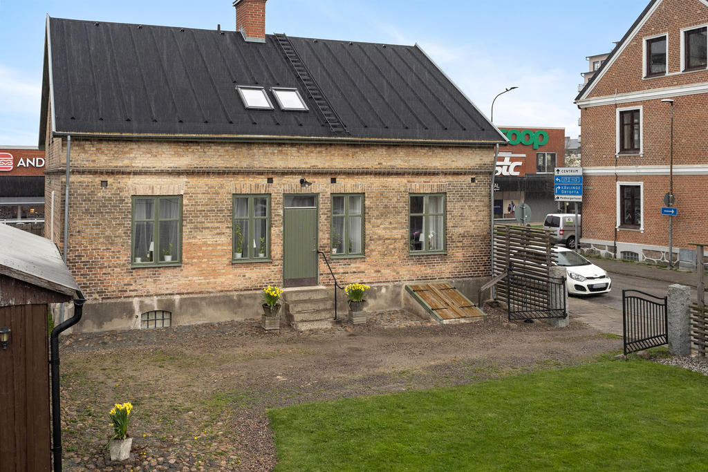 Trädgård, lättskött tomt