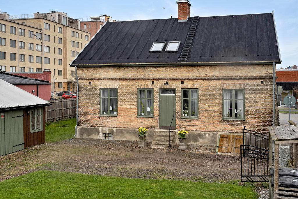 Köksingång från trädgårdssidan