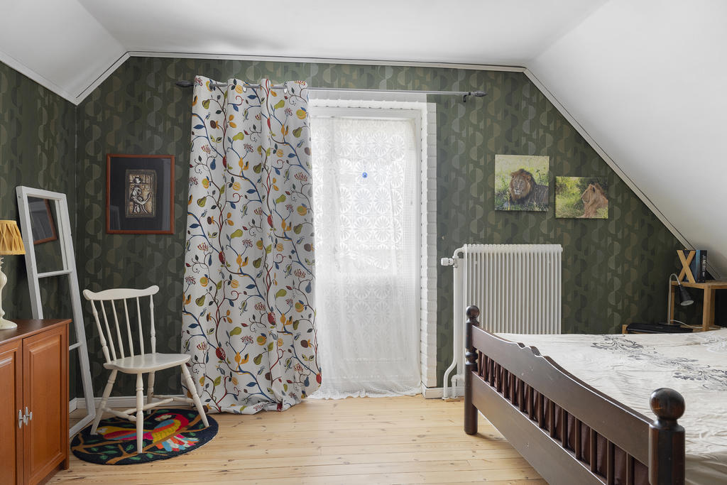 Sovrum 2 med utgång till balkongen