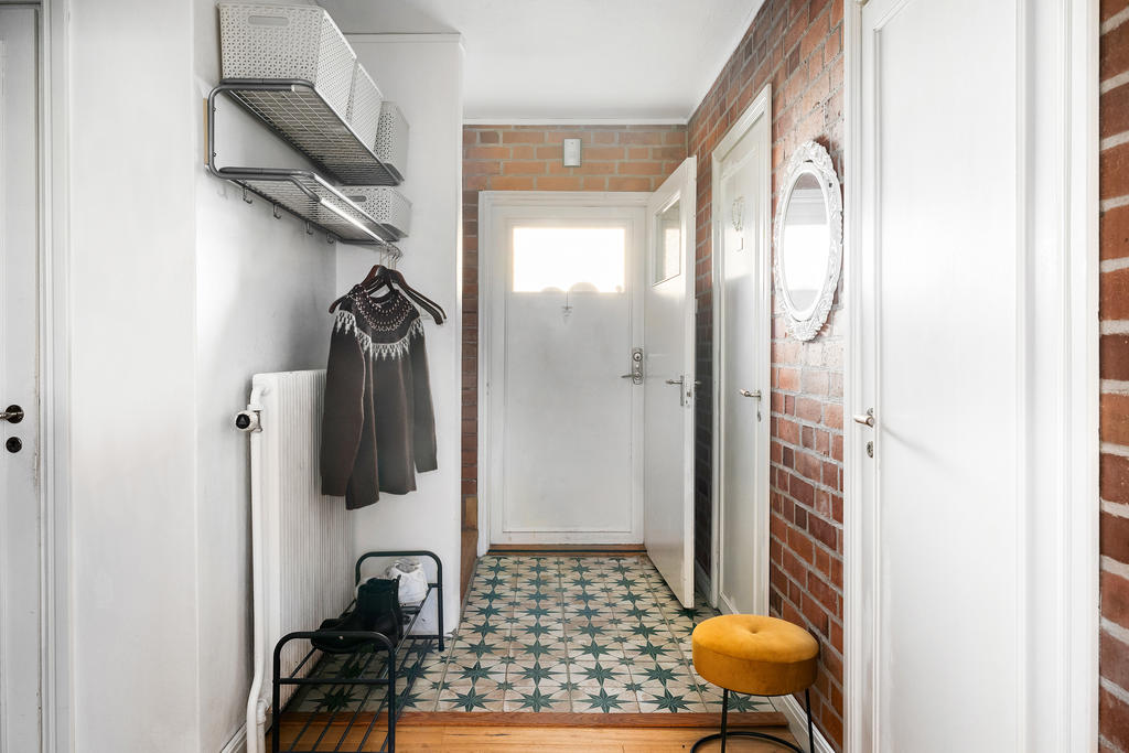 Hall med vacker klinkers och golvvärme