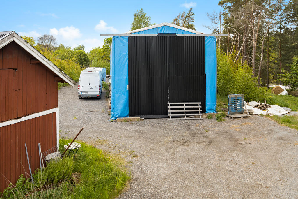 Fristående blått tält om ca 150 kvm