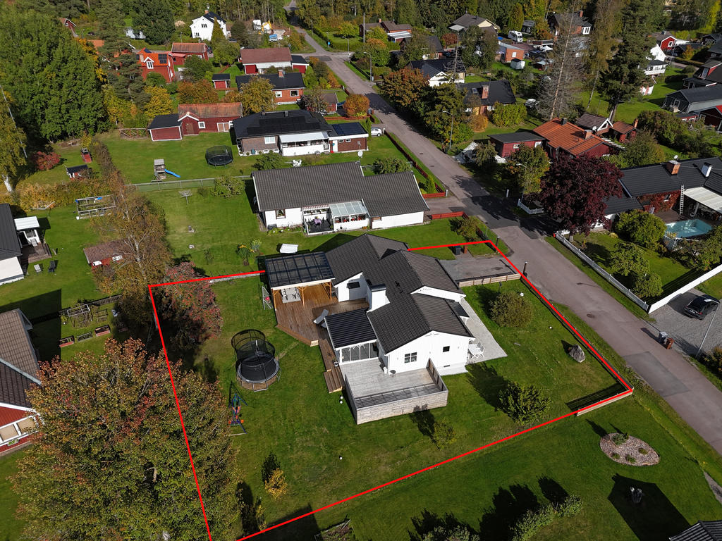 Härlig tomt med bra solläge!