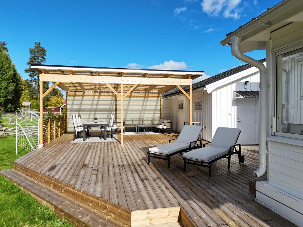 Stor altan med eftermiddags- och kvällssol!