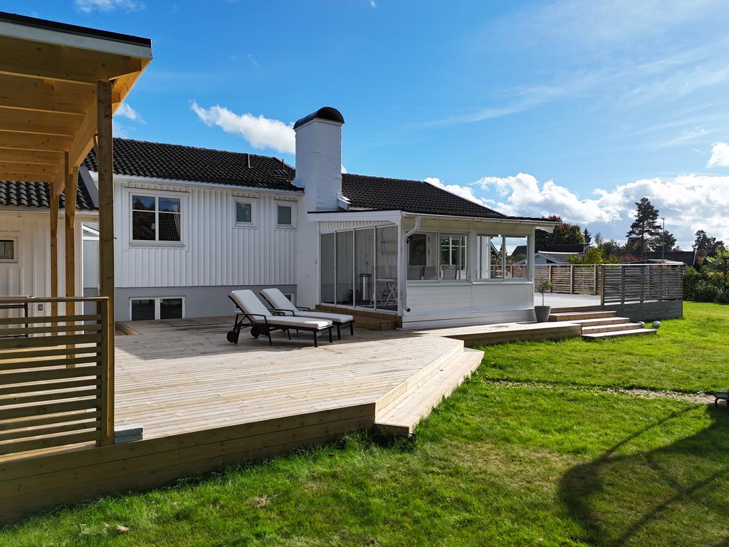 Stor altan med eftermiddags- och kvällssol!