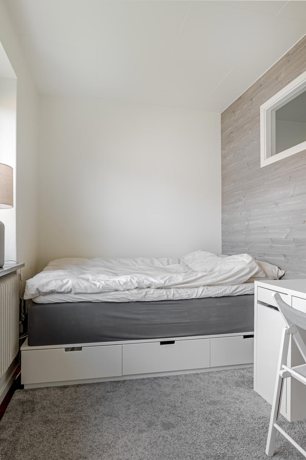 Plats för stor säng samt hemmakontor