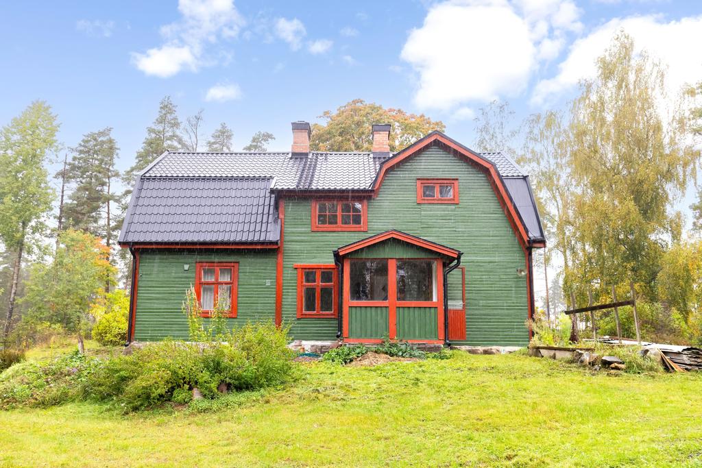 Nylagt tak och väl underhållen fasad