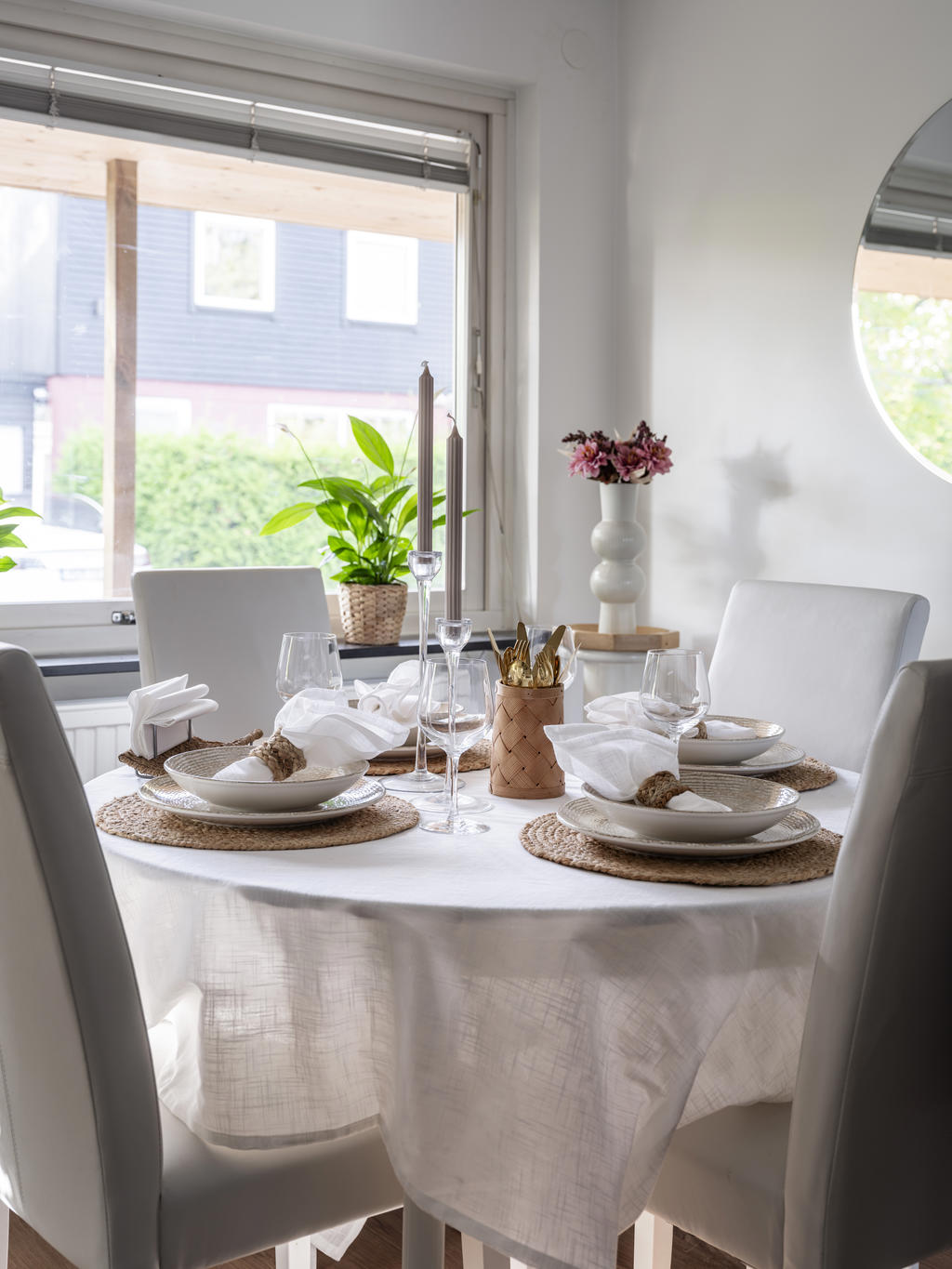Matplats på entréplan