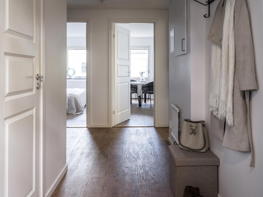 Hall på nedre plan
