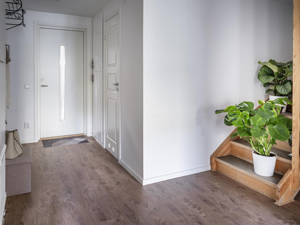 Hall på nedre plan